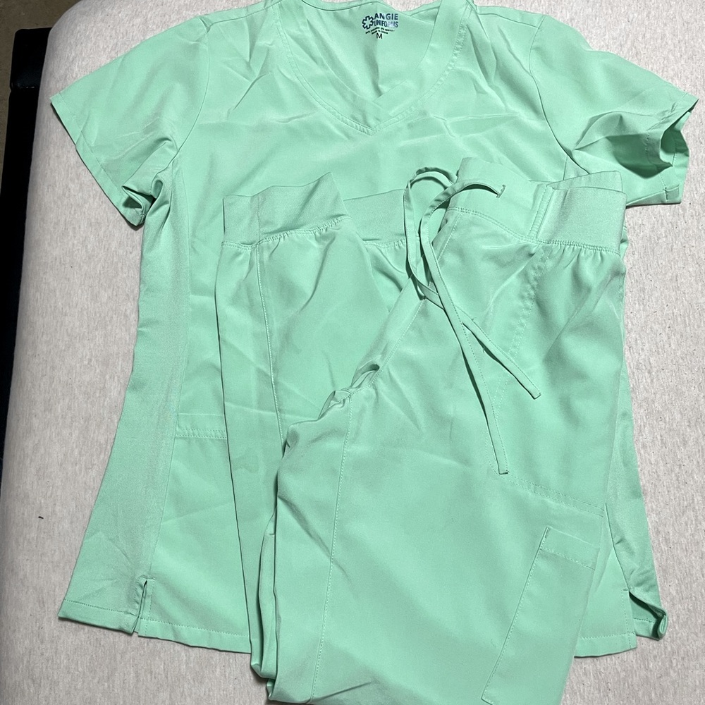 Scrubs by Angie uniforms surgical green M